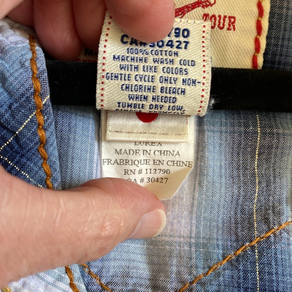Super cool True Religion Western style plaid shirt with Pearl snaps L but fits M - Picture 8 of 9